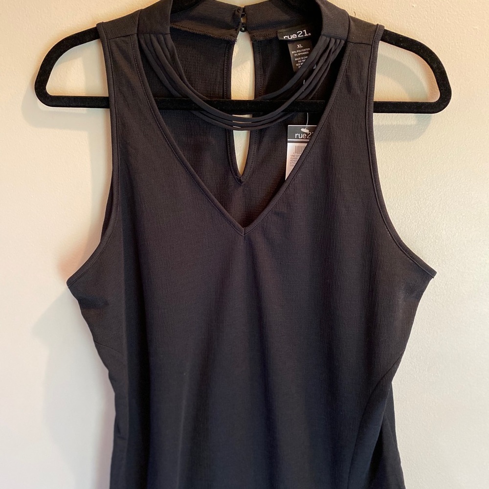 Black Deep V-Neck Top 💫